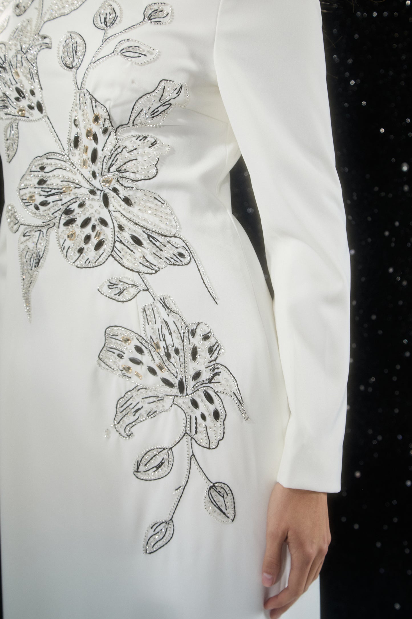 Remarkable Entrance White Floral Embroidered Long Sleeve Maxi Dress