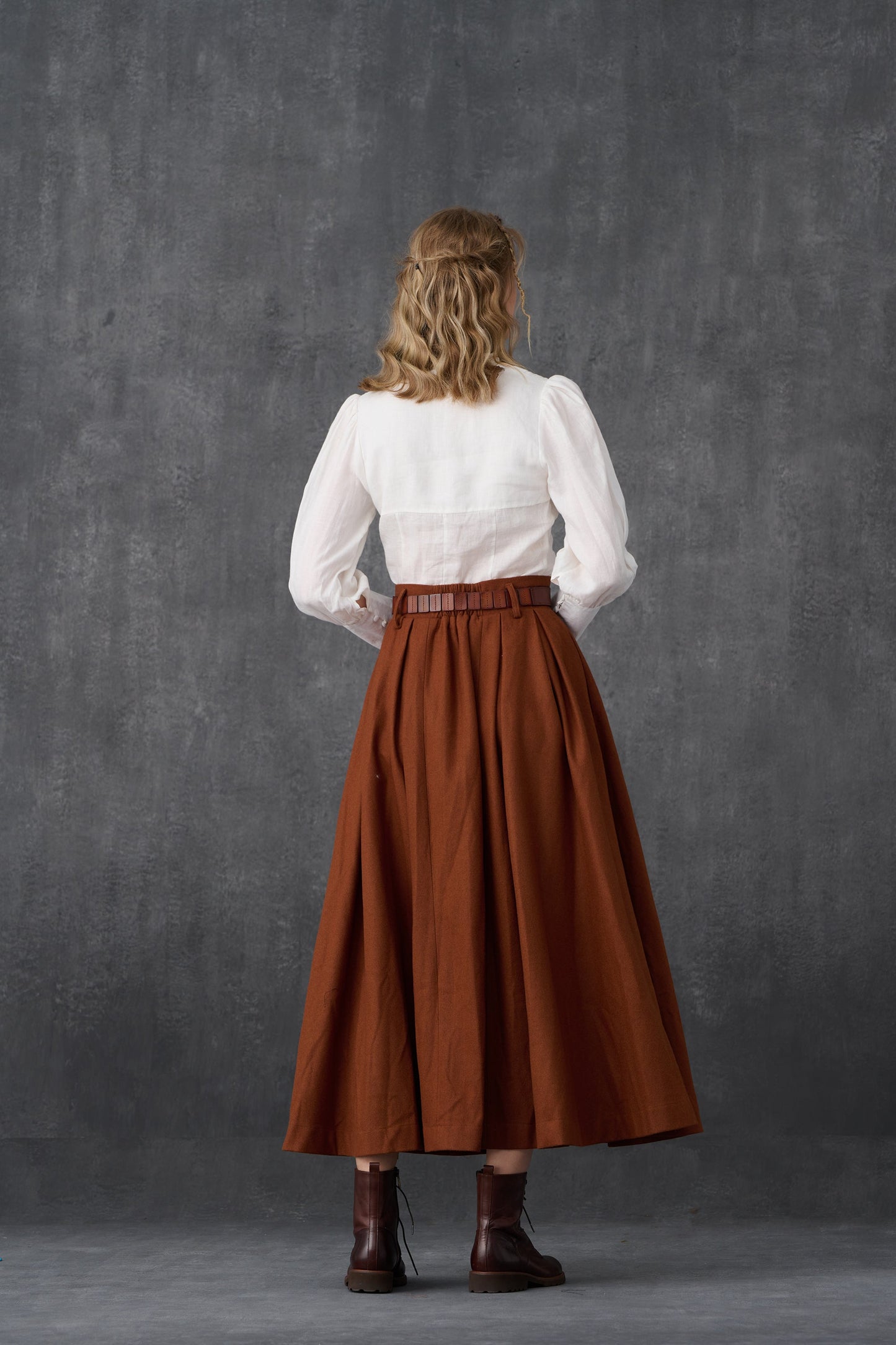 Naomi 33 | buttoned up wool skirt in brown