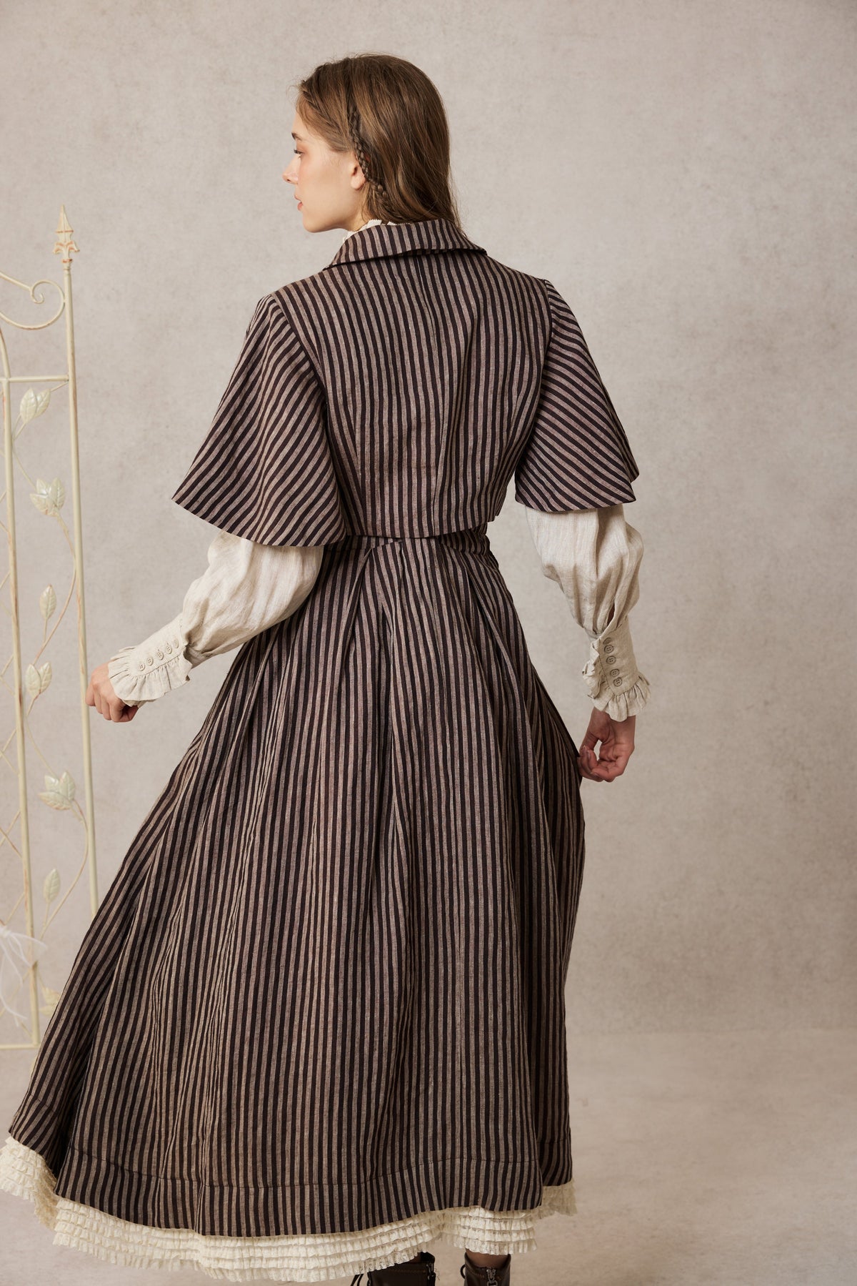 Clarise 22 |Retro Linen Skirt & Cape (2 pieces)