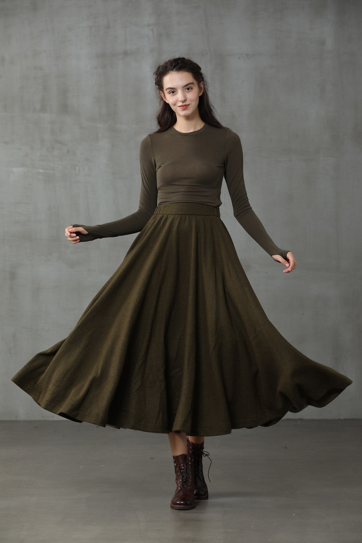 The Soft Lawn 12 | Midi Wool Skirt