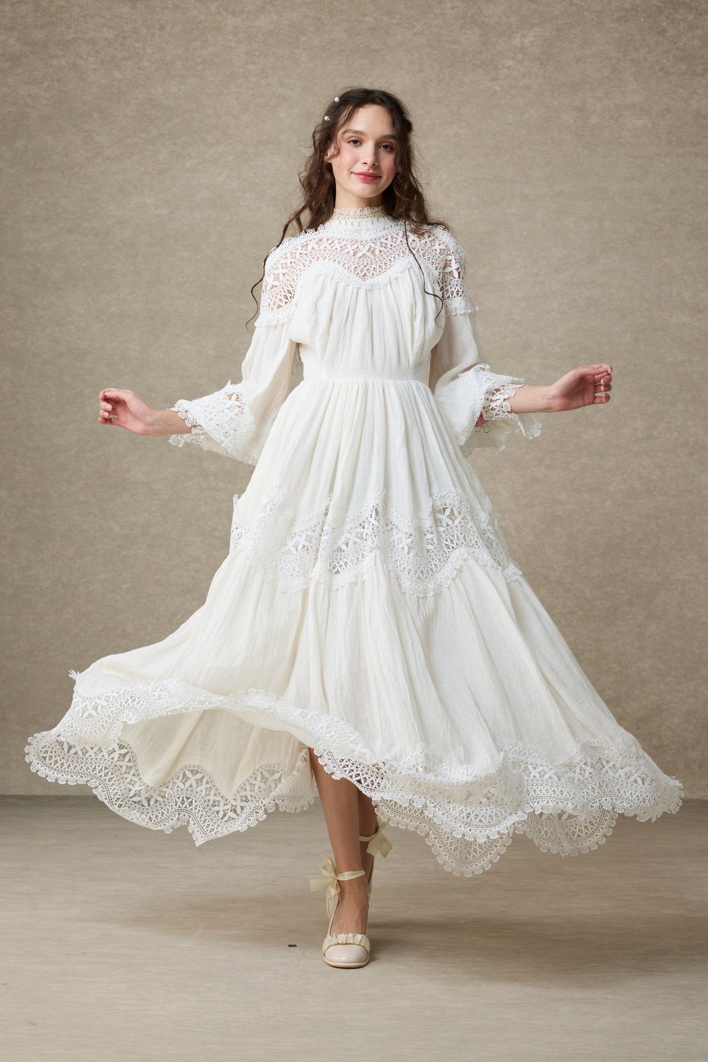 Pearlman 25 | Lace Linen Dress Gown