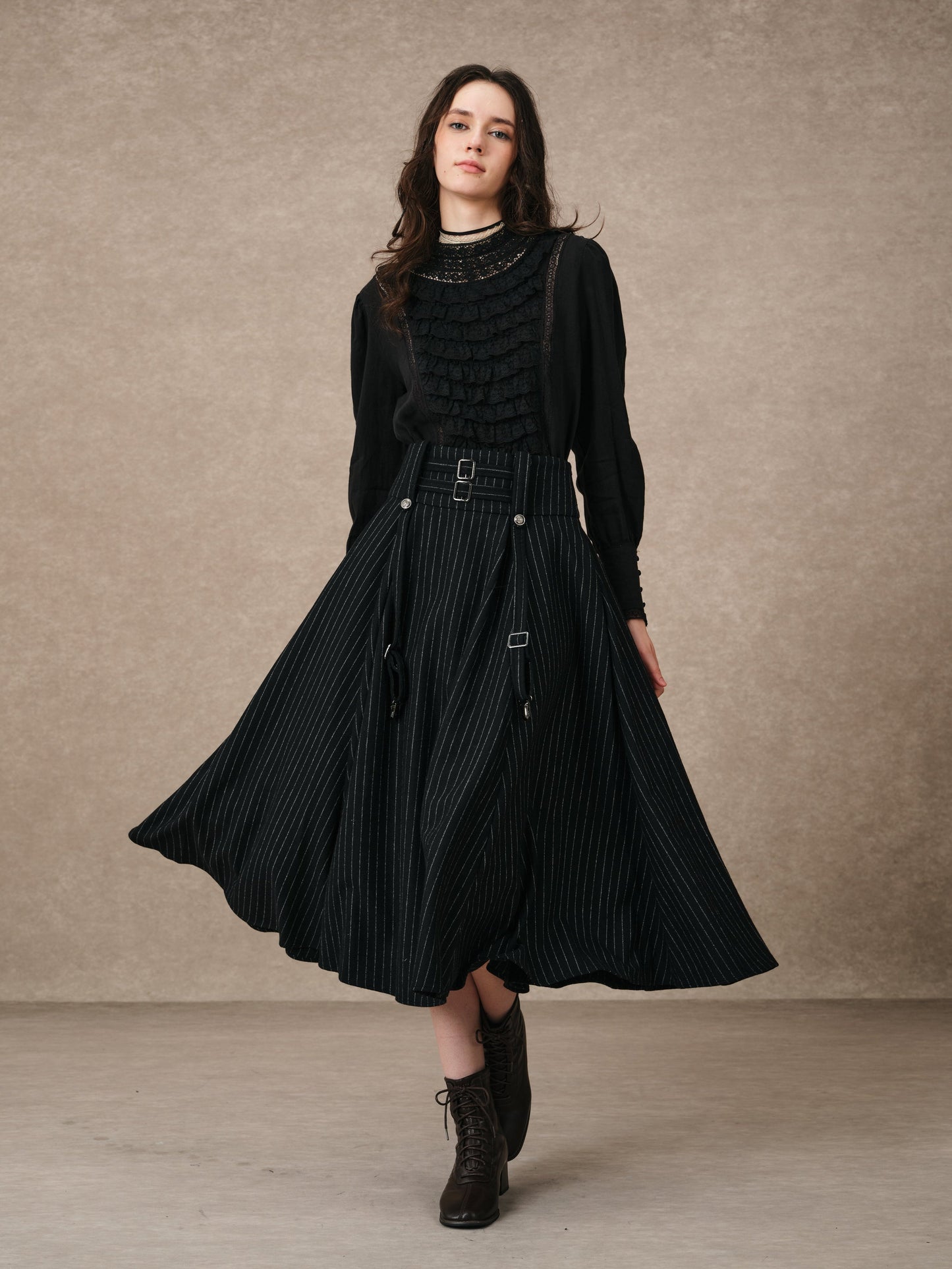 Cynthia 16 | Adjustable wool skirt