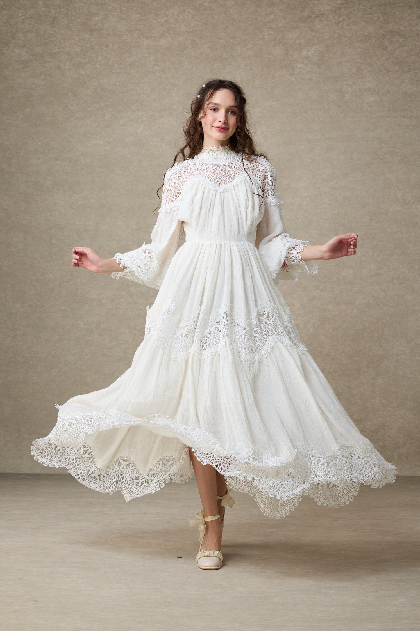 Pearlman 25 | Lace Linen Dress Gown