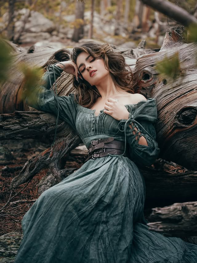 PHOENIX 24 | REGENCY LACE-UP LINEN DRESS