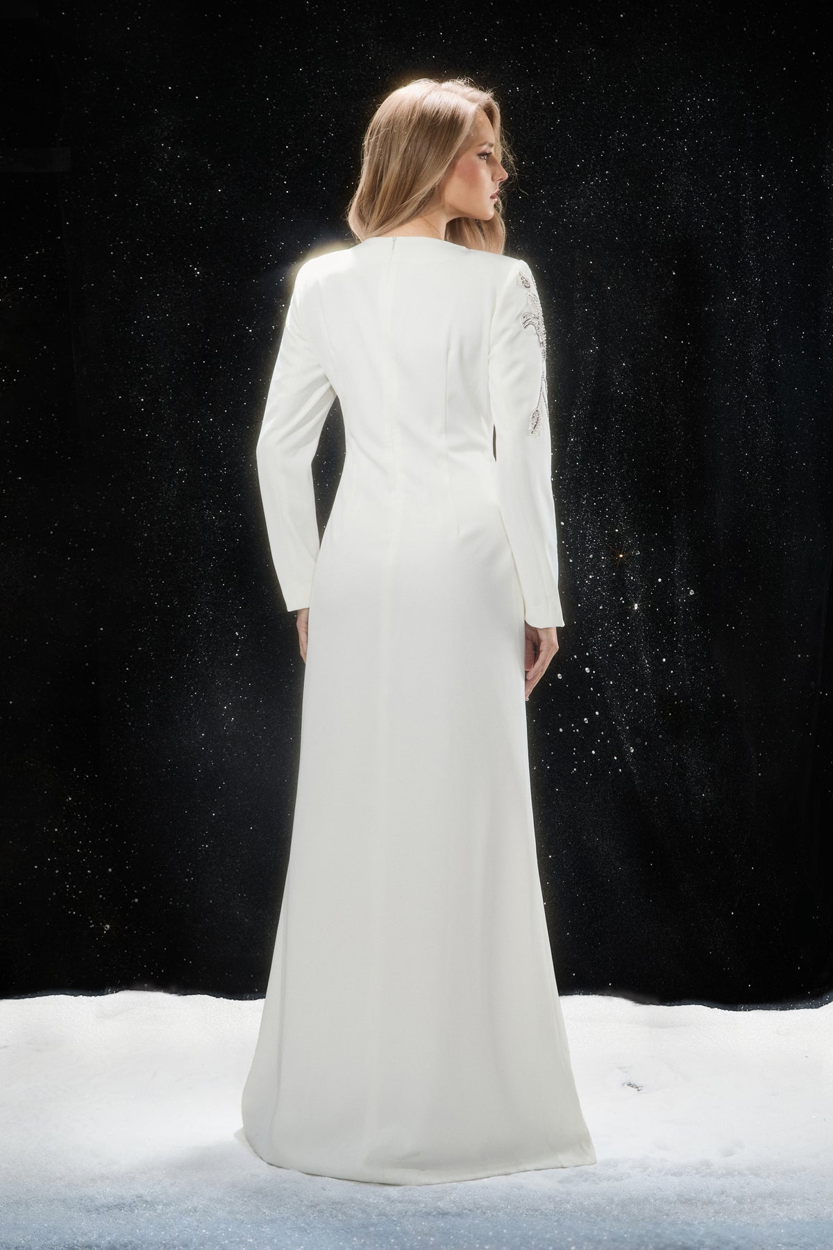 Remarkable Entrance White Floral Embroidered Long Sleeve Maxi Dress