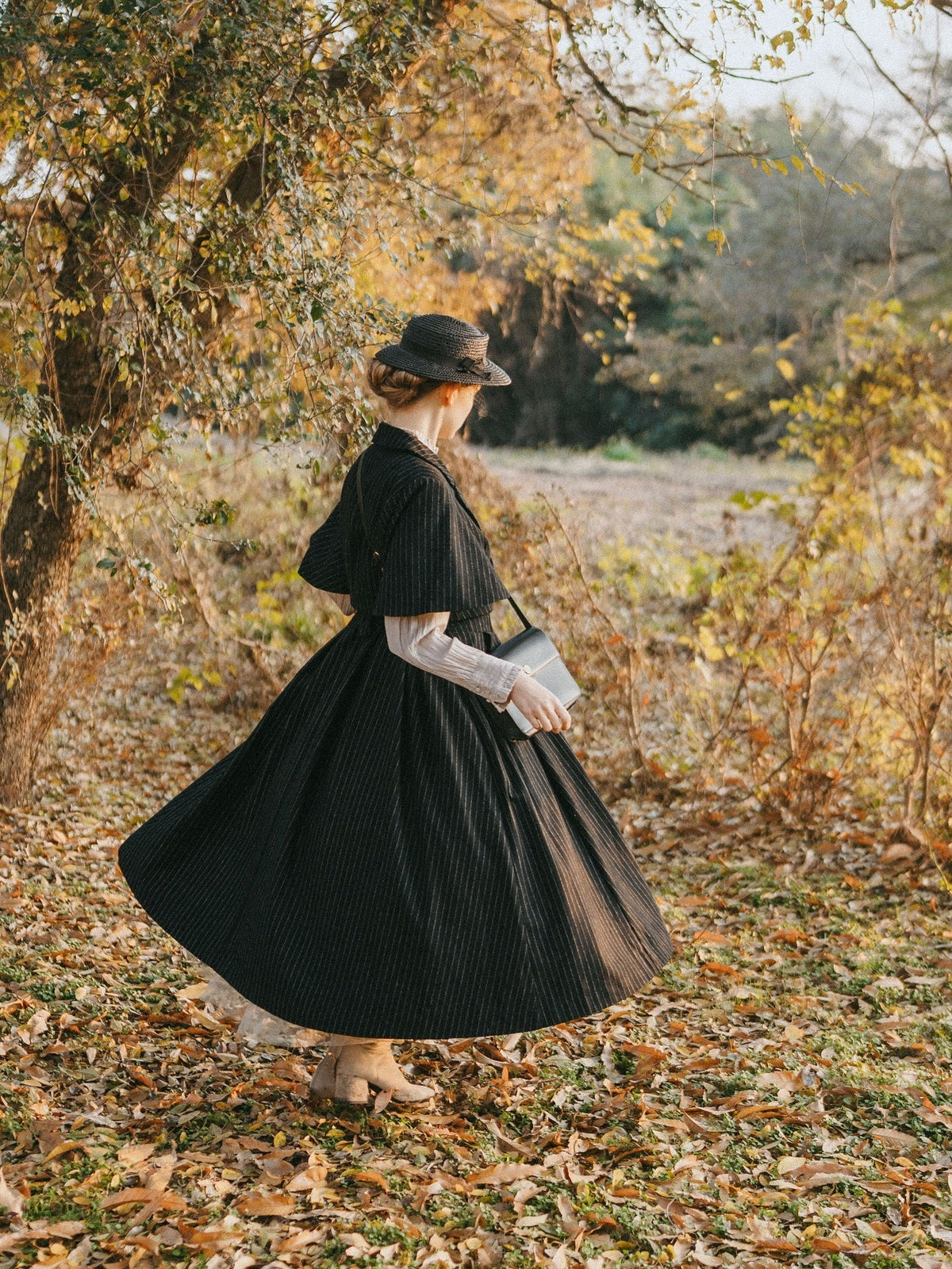 Clarise 22 |Retro Linen Skirt & Cape (2 pieces)