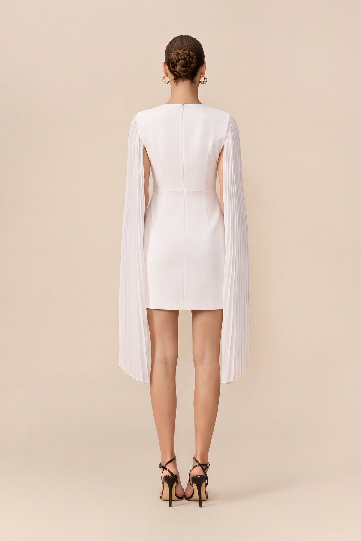Simply Chic White Round Neck Cape Sleeve Mini Dress