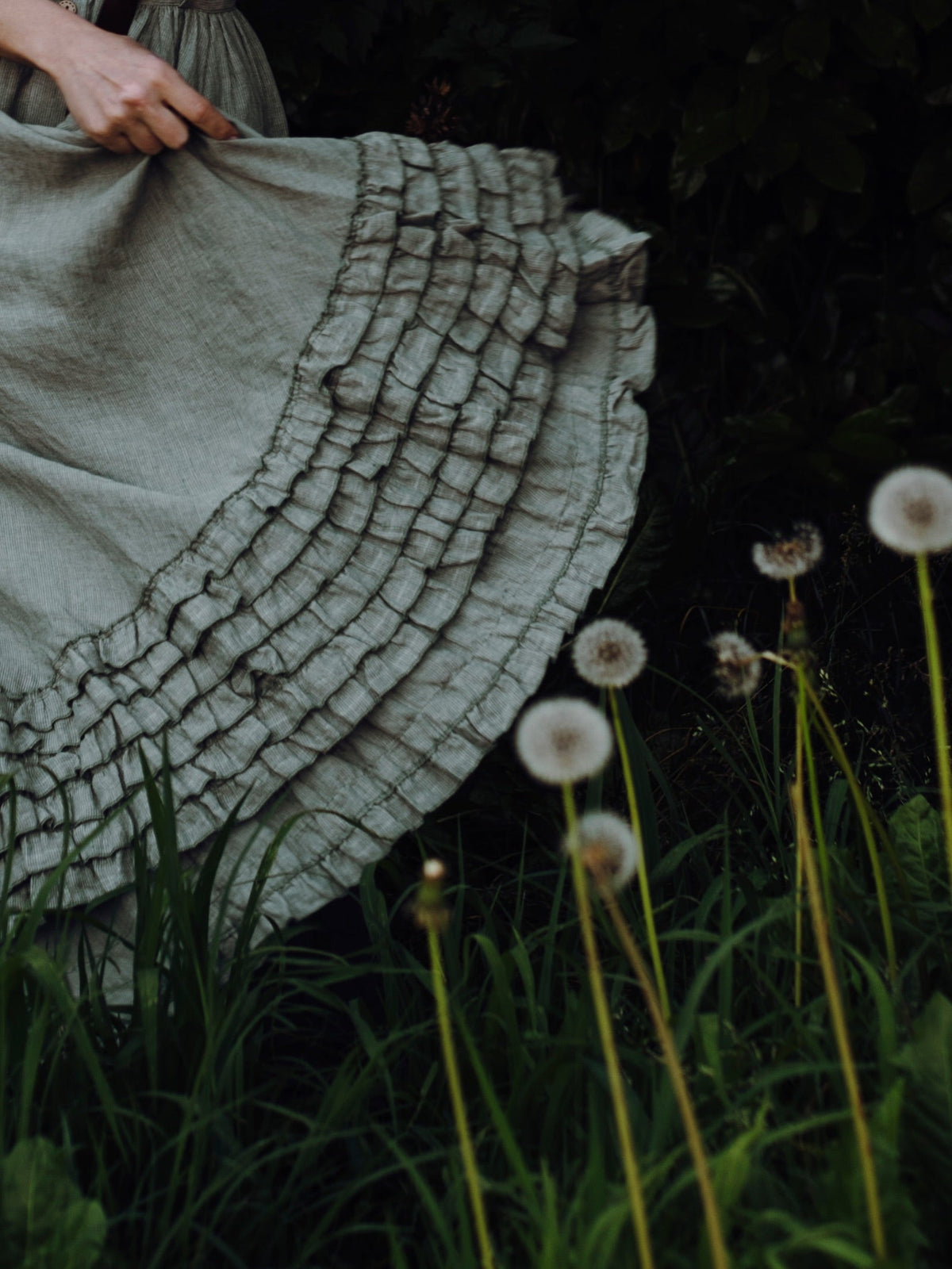 Dorothy 27 | Ruffled maxi linen skirt