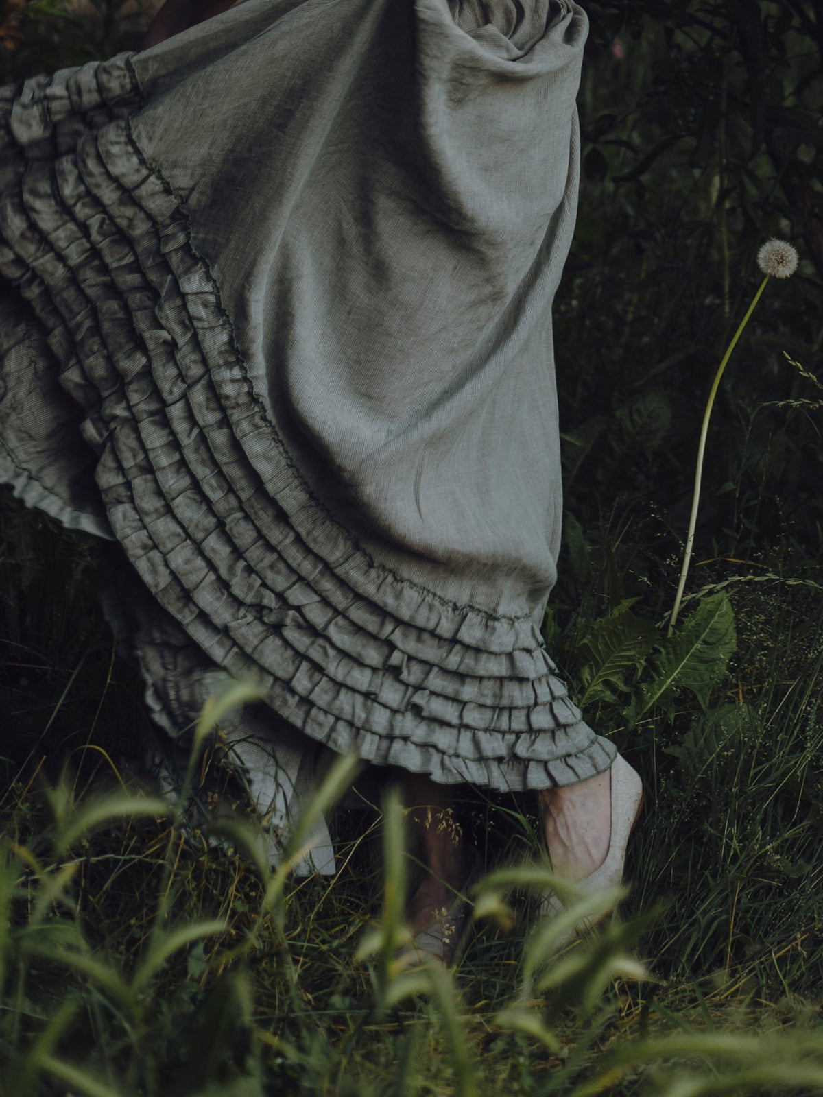 Dorothy 27 | Ruffled maxi linen skirt