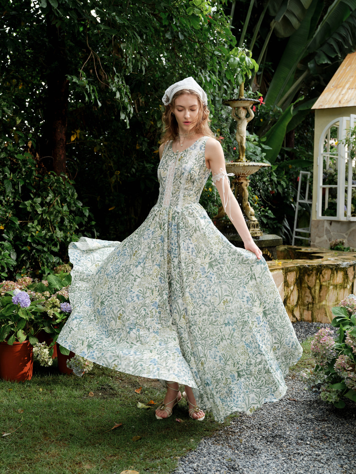 Vanille 18 | Jane’s Garden Dress