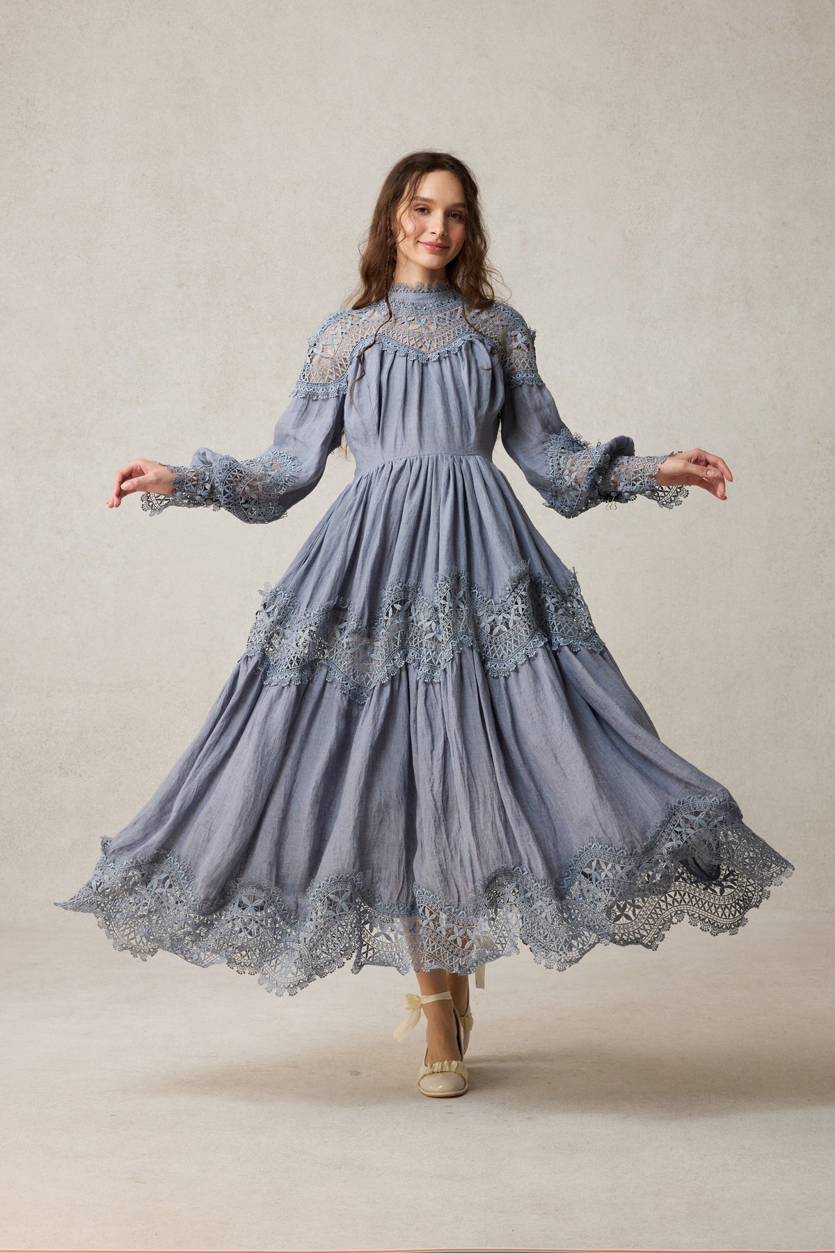 Pearlman 25 | Lace Linen Dress Gown