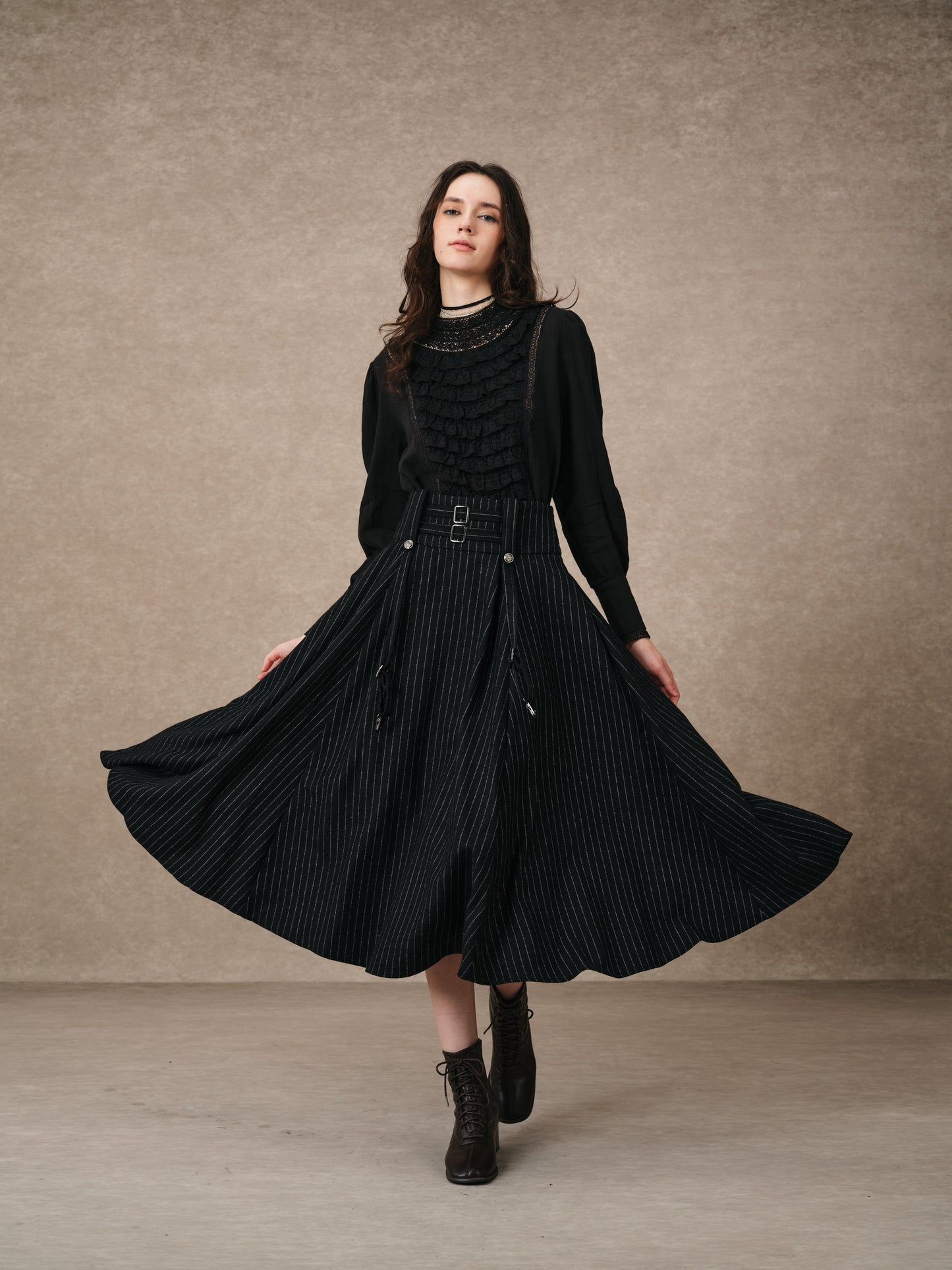 Cynthia 16 | Adjustable wool skirt