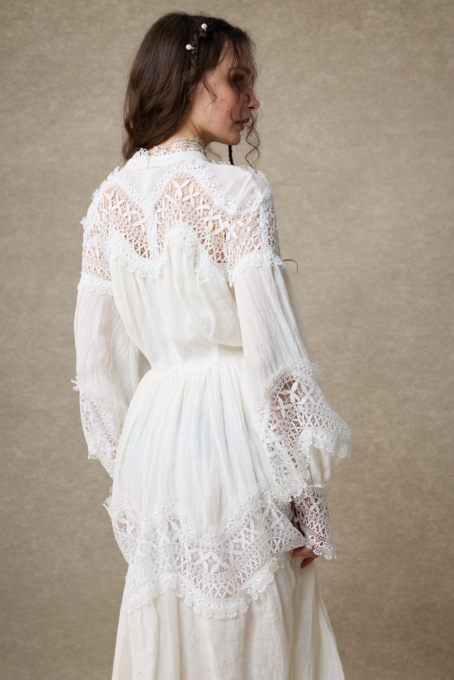 Pearlman 25 | Lace Linen Dress Gown