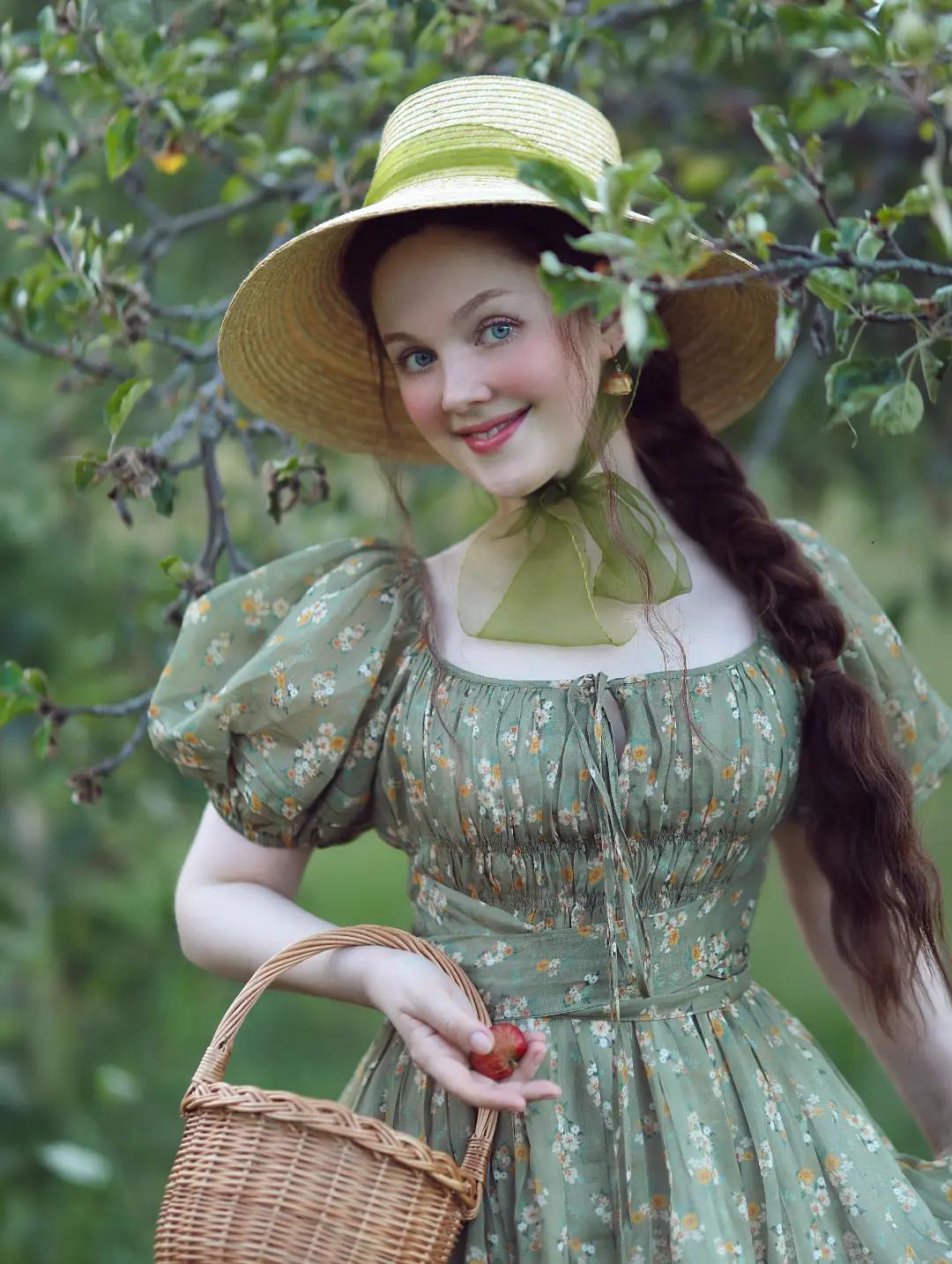 Alice 19 | Floral linen dress