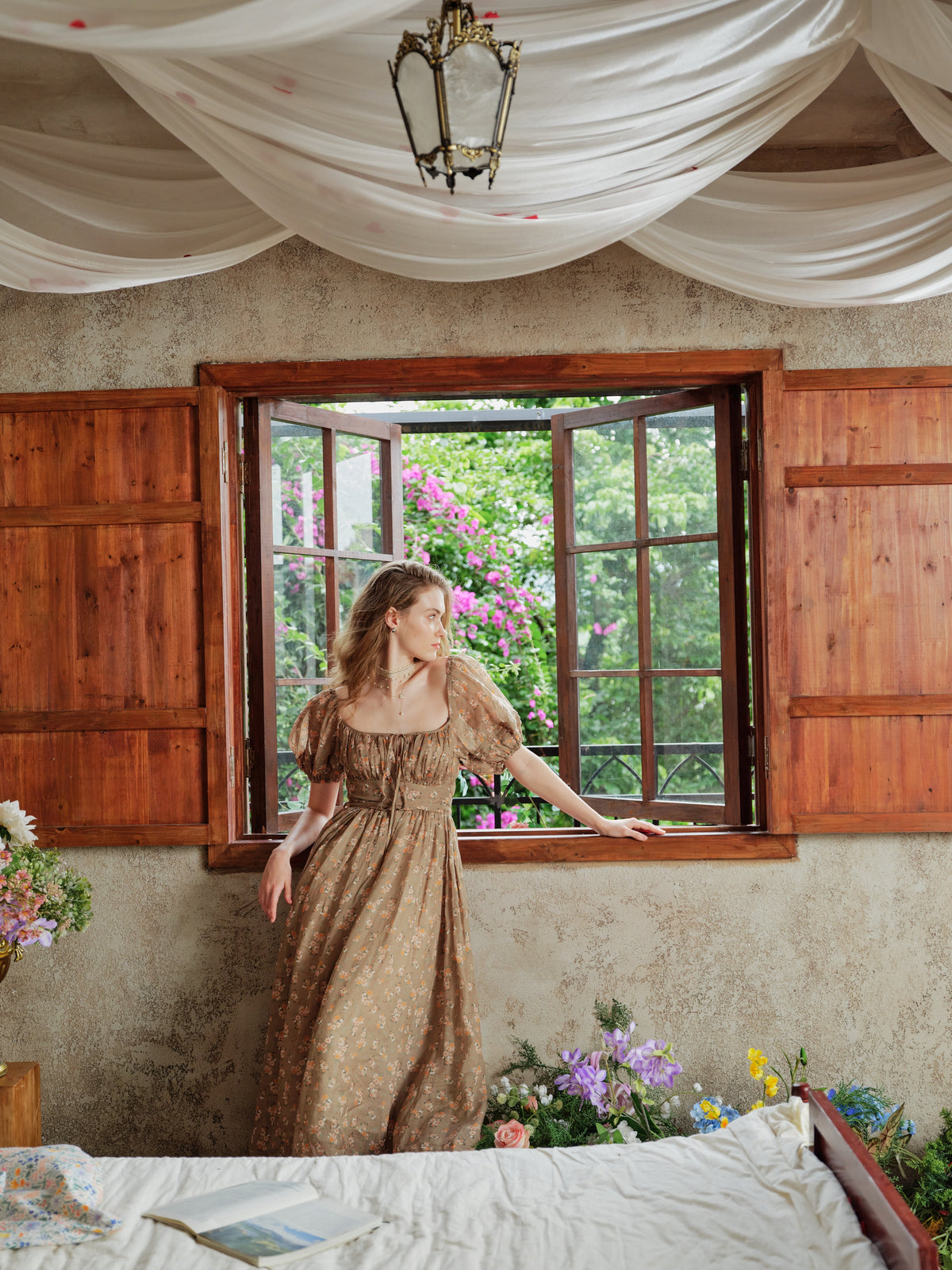 Alice 19 | Floral linen dress
