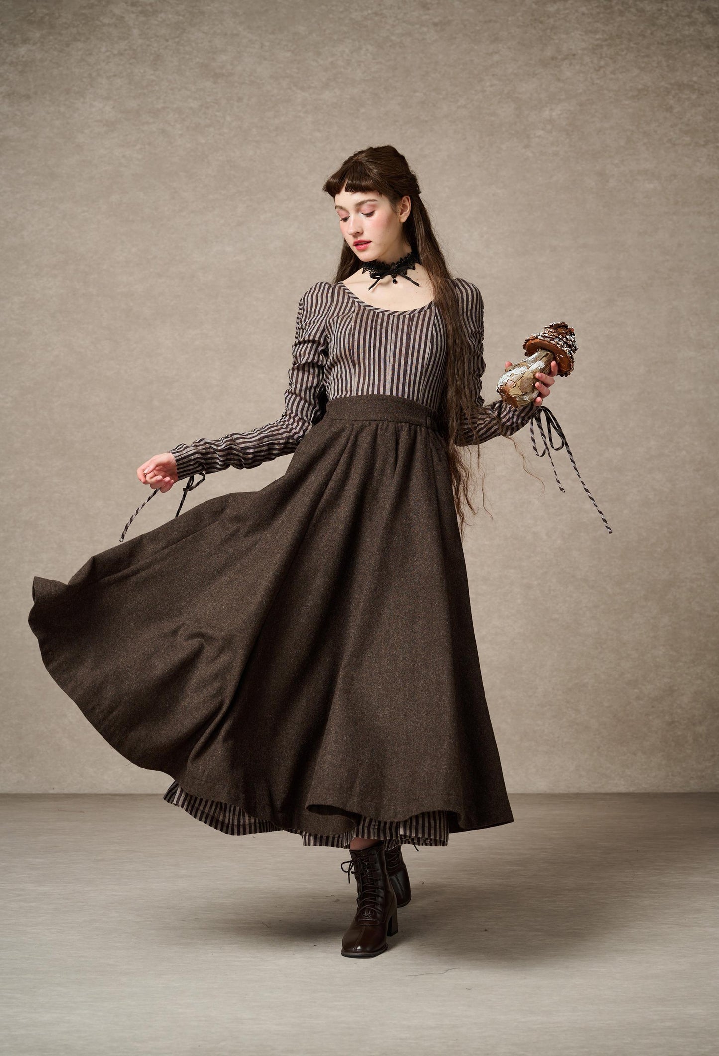 The Soft Lawn 12 | Midi Wool Skirt