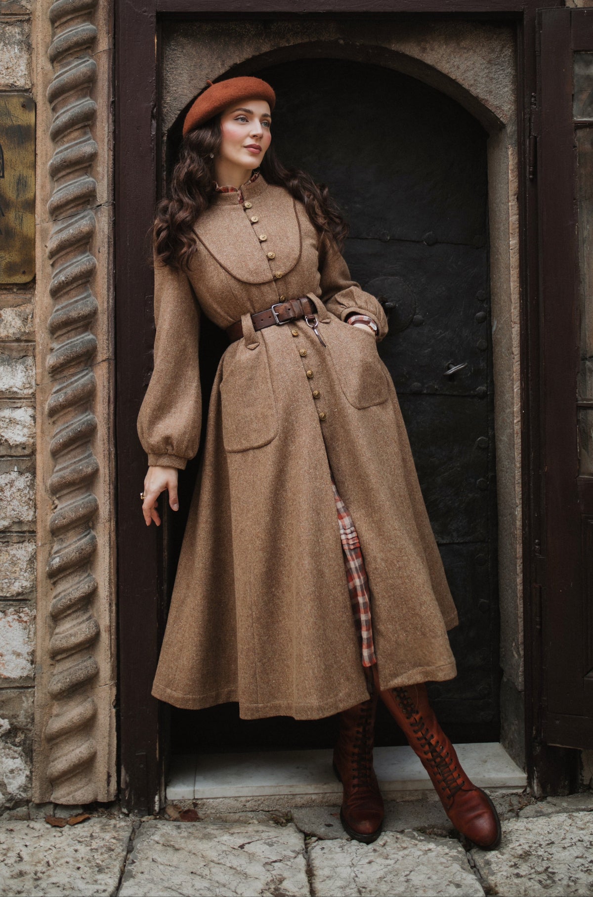 Margaret 25|100% wool buttoned down coat